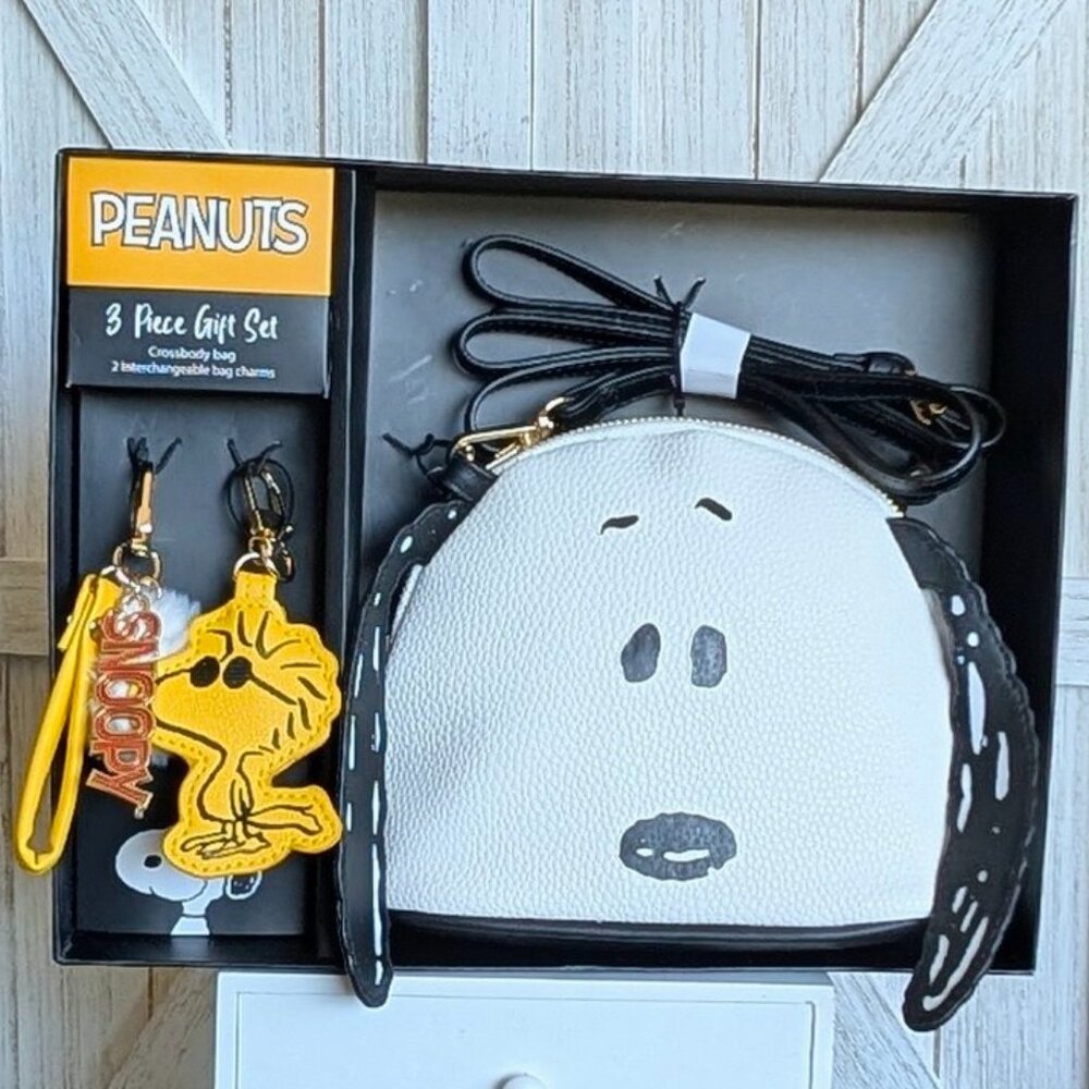 NIB Adorable 3 Pcs PEANUTS Crossbody Bag, 2 Bag Charms Gift set - Picture 2 of 6